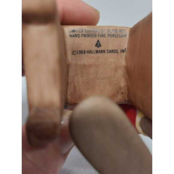 Vintage 1988 Hallmark Limited Edition "The Toymaker" Porcelain Santa Figurine - Picture 5 of 5